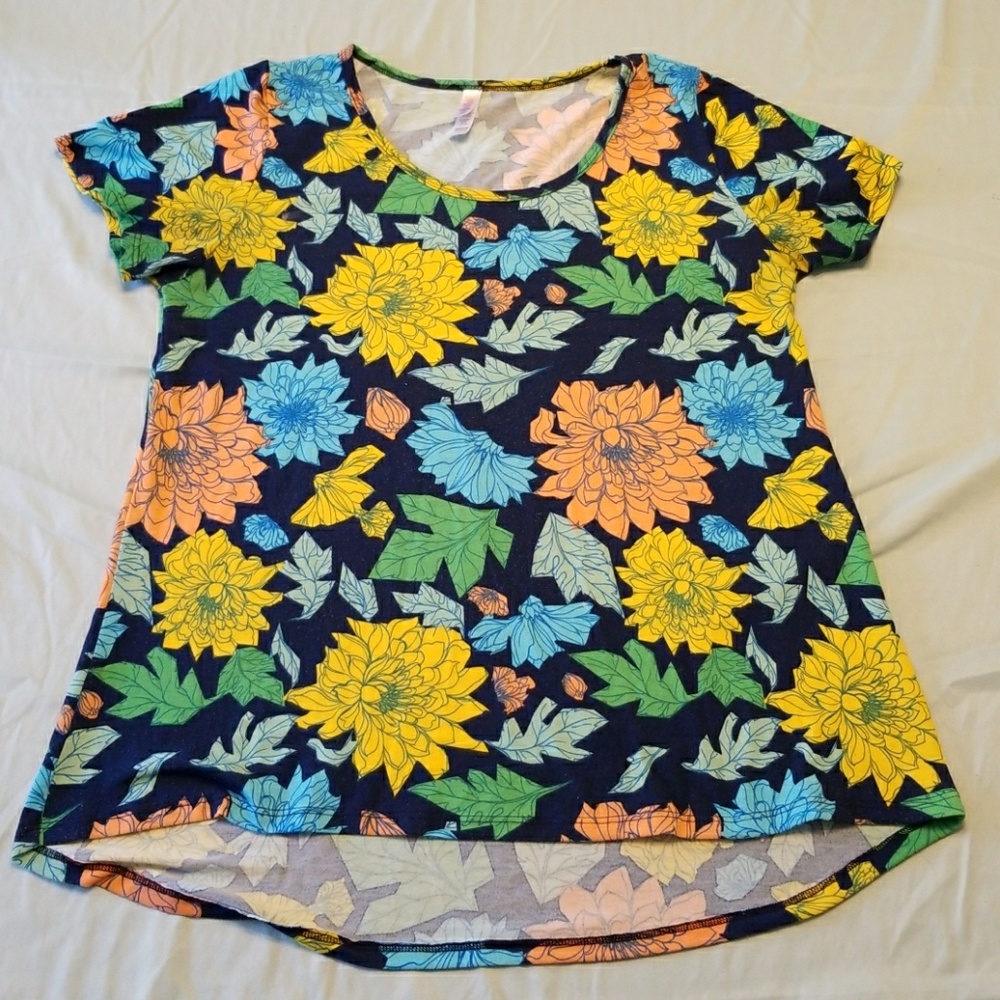 SOLD Lg Floral Print Classic T from Lularoe